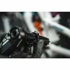 Muc-Off Crank Preload Ring Iridescent 8 Muc-Off Crank Preload Ring Iridescent -SWISSSTOP Verkäufe muc off crank preload ring iridescent3